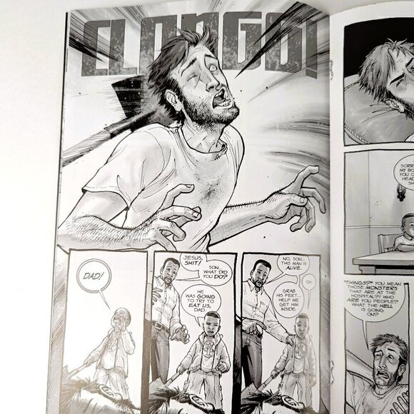 SIGNED Walking Dead #1 Wizard World St. Louis 2013 - Autograph by Arthur Suydam - Picture 8 of 9